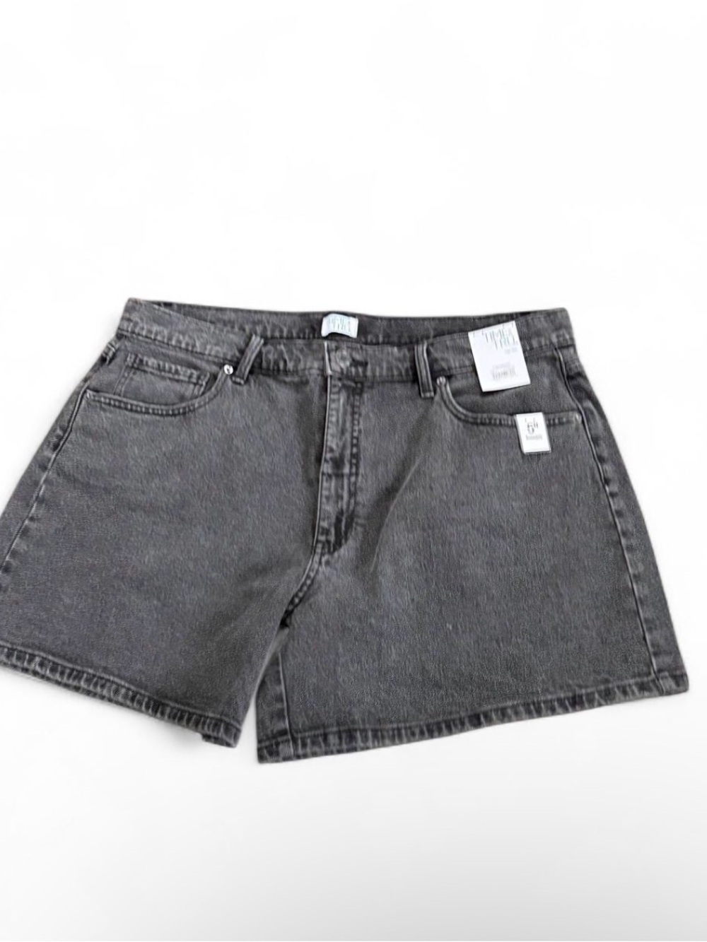 Time and Tru NWT High Rise Gray Denim Shorts Size 18 5” Inseam